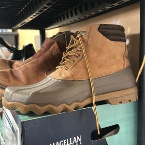 Sperry men’s snow boots 10.5